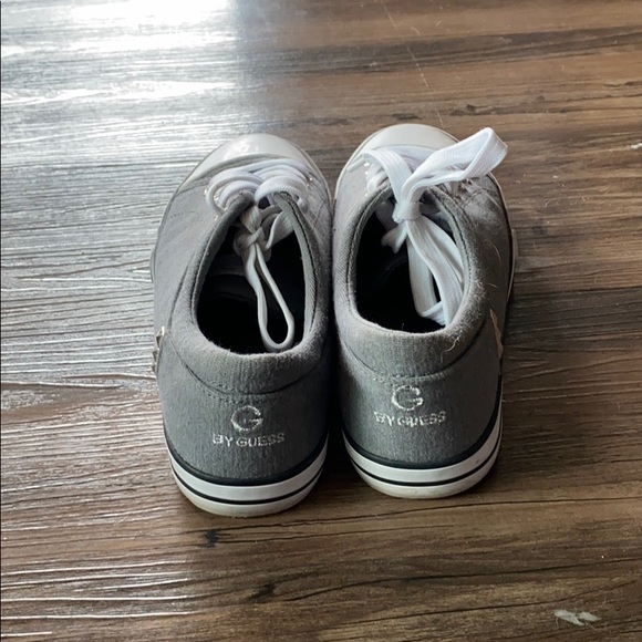 Too small - Picture 3 of 4